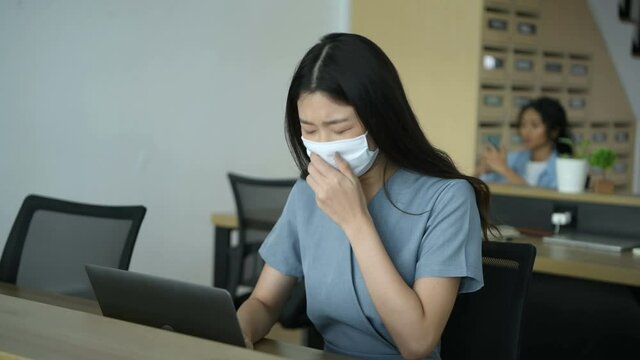 Business concepts. An Asian businesswoman is coughing up in the office. 4k Resolution.