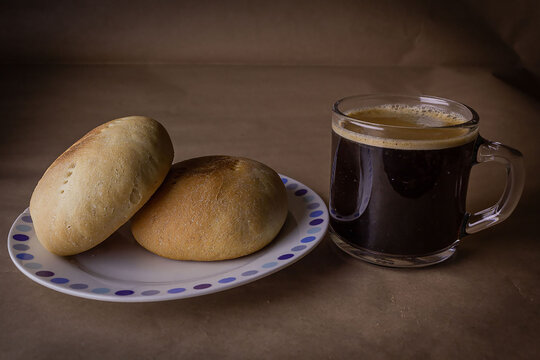 pan amasado casero y cafe