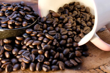 close up coffee beans and macro coffee beans on wood table 