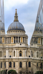 Fototapeta premium St. Paul's Cathedral viewed from One New Change shopping centre with reflection in glass walls in London, England