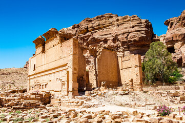 Fototapeta premium It's Ancient temple in Petra (Rose City), Jordan. The city of Petra was lost for over 1000 years. Now one of the Seven Wonders of the Word
