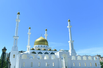 Fototapeta na wymiar the most beautiful mosque in the world, the most beautiful mosque in Asia, the beautiful mosque in Astana, the mosque in Kazakhstan, Saudi Arabia, Turkey, Ramadan, the mosque,
