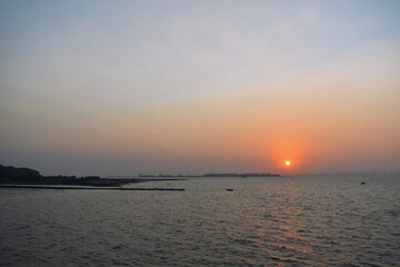 sun setting in the shore of mumbai just beside the ocean