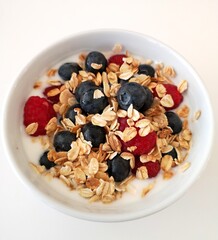 muesli with berries