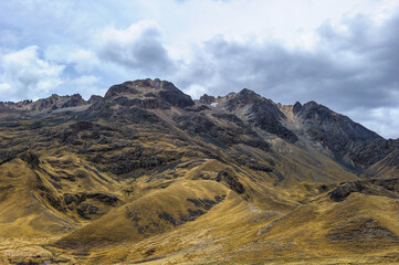 Obraz premium It's Mountains on a cloudy day in Peru