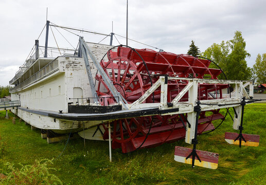 Sternwheeler bilder Bläddra bland 172 stockfoton, vektorer och videor