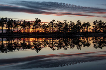 Fototapeta premium stunningly beautiful view of the evening sky over a forest lake