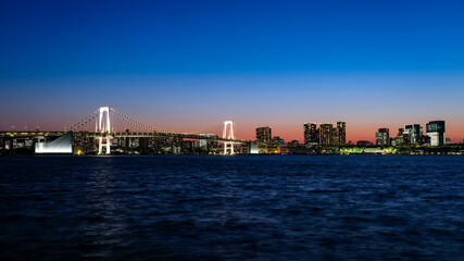 東京 豊洲ぐるりパークから見るレインボーブリッジの夜景