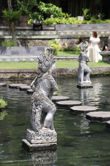 Fototapeta na wymiar Statues du palais de Tirta Gangga, Bali, Indonésie 