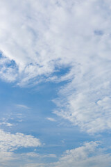 Obraz premium dramatic white cloud on blue sky, nature background