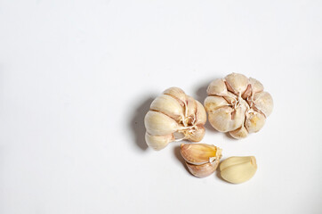 Fototapeta na wymiar garlic on white background