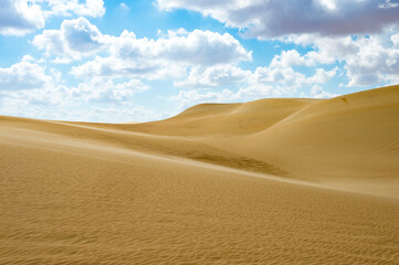 Obraz na płótnie Canvas It's Dunes in the Sahara desert in Egypt