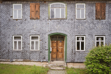 Fototapeta na wymiar Fassade , alt , Tür, Fenster, Bauwerk, Fachwerkhaus