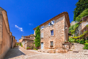 Fototapeta na wymiar Joucas hilltop village in Provence, France