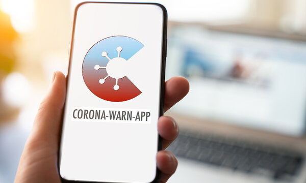 Apple iphone with official corona app of the german goverment