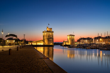 Fototapeta na wymiar beautiful illuminated cityscape of the old harbor of La Rochelle