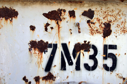 7M35 container mit rostflecken