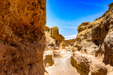 It's Sesriem Canyon, a natural canyon carved by the Tsauchab rivier in the sedimentary rock, Namibia