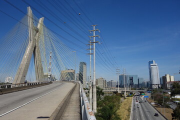 Fototapeta na wymiar Sao Paulo/Brazil: cable-stayed bridge, cityscape. 'ponte estaiada'