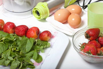 Swiss roll with spinach and mint. Stuffed with strawberries. Ingredients for cooking.