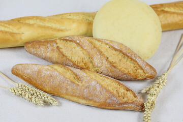 assortiment de pain sur une table