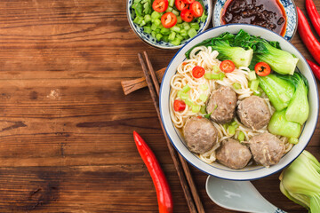 Chinese Food：Meatballs served with noodles,