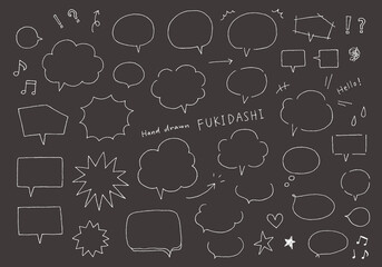 細いペンでラフに描いた手描き吹き出しセット（黒バック）
