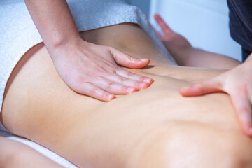 Obraz na płótnie Canvas body massage in a beauty salon