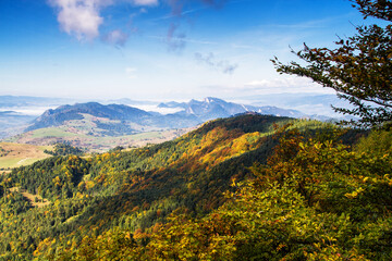 Three Crowns (Trzy Korony) massif in Pieniny Mountains, Poland © Milosz Maslanka