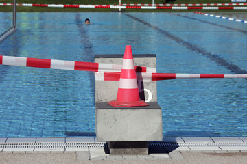 sperrung von einem startblock in einem freibad