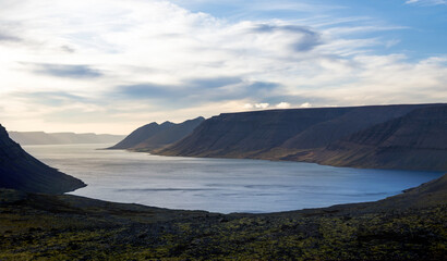 Avancée océanique dans une baie islandaise