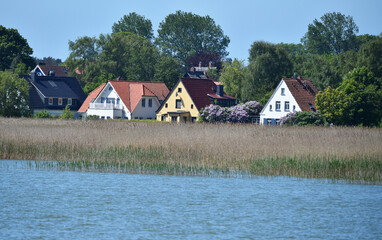 Häuser mit Boddenblick