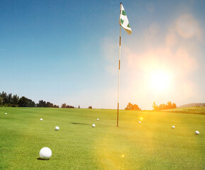 Obraz premium Golf balls on Putting Green