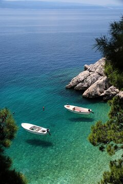 Levitating boats in Croatia