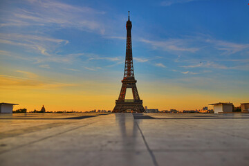 Fototapeta na wymiar Scenic view of Eiffel tower from Trocadero viewpoint at sunrise