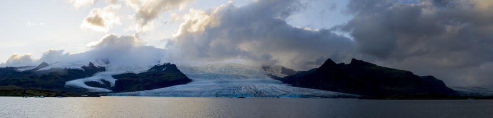 Glacier islandais en vue panoramique