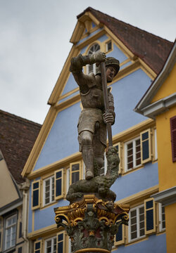 Heiliger Georg tötet Drachen - Georgsbrunnen, Kirchplatz Tübingen