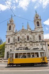 Fototapeta na wymiar Vista da Basilica da Estrela em Lisboa