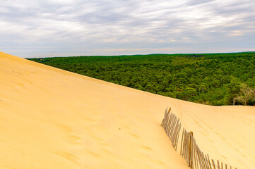 Obraz premium Beautiful view of the Dune of Pilat (Grande Dune du Pilat), the tallest sand dune in Europe.