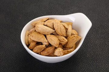 Unpeeled Almonds nuts