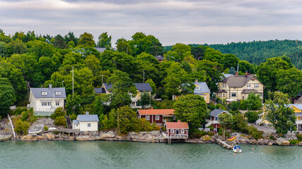 Fototapeta na wymiar Houses over the small shore in Finland