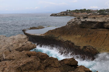 Littoral volcanique à Nusa Ceningan, Indonésie	