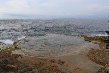 Littoral volcanique à Nusa Ceningan, Indonésie	