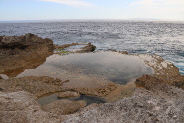 Littoral volcanique à Nusa Ceningan, Indonésie	