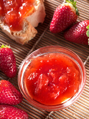 pane e marmellata con fragole.esclusiva tips.realese: tutti gli utilizzi.realese model: no