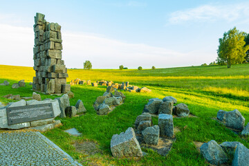 Pole łąka pomnik kamienie © Dariusz