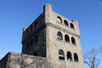 castillo en la montaña