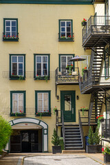 Obraz premium Building entrance with beautiful windows