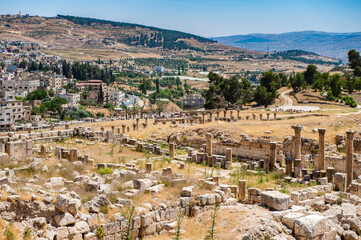 Fototapeta na wymiar It's Close view of the ruins of the Ancient Roman city of Gerasa of Antiquity , modern Jerash, Jordan