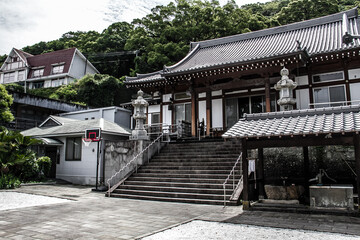 Temples lining Teramachi Street in Nagasaki City_04